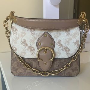 Coach Signature Carriage Beat 18